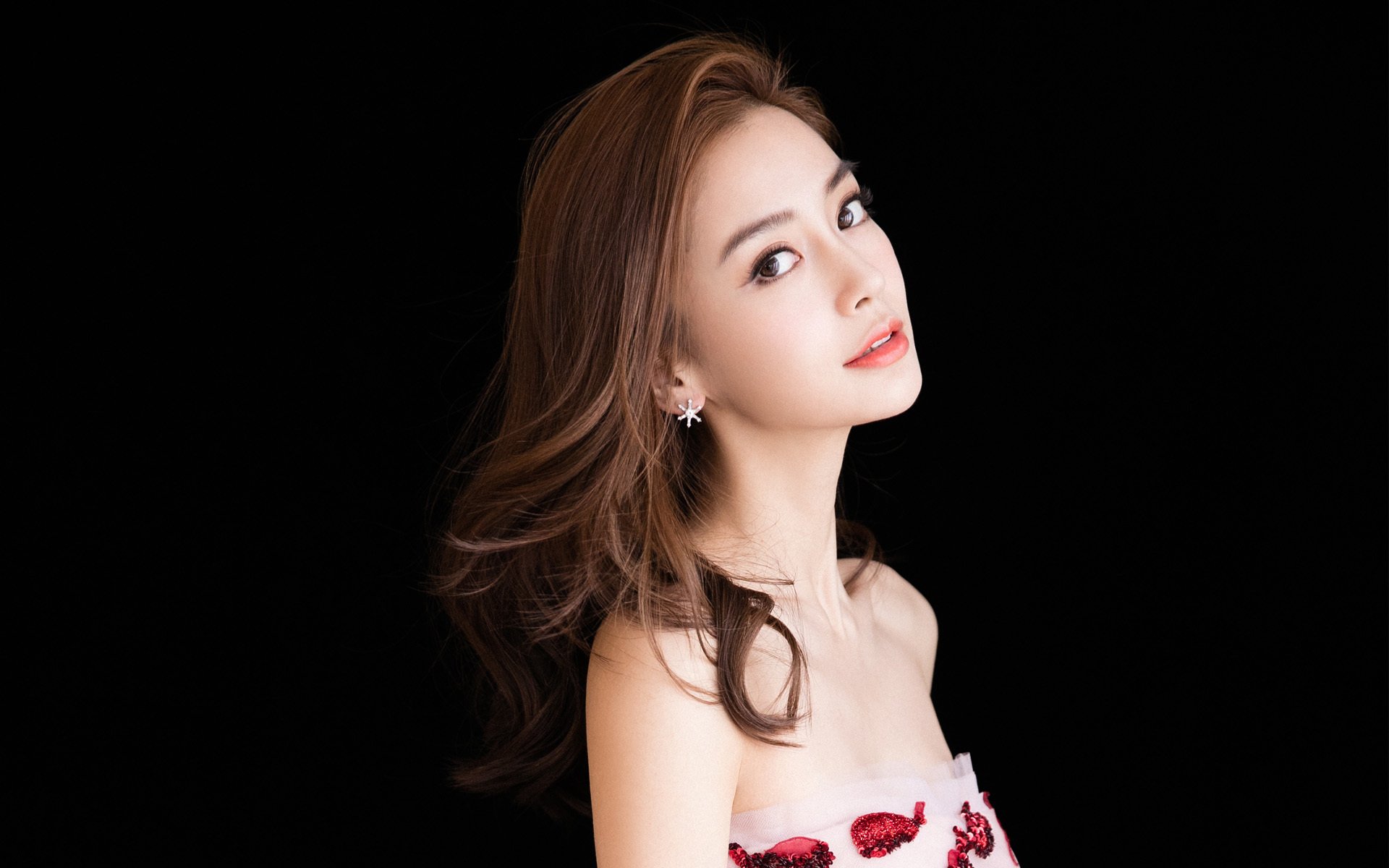 爱游戏中国官方登录入口网站-冠军球队商业巡演启动，扩大品牌国际影响力，冠军hqmg