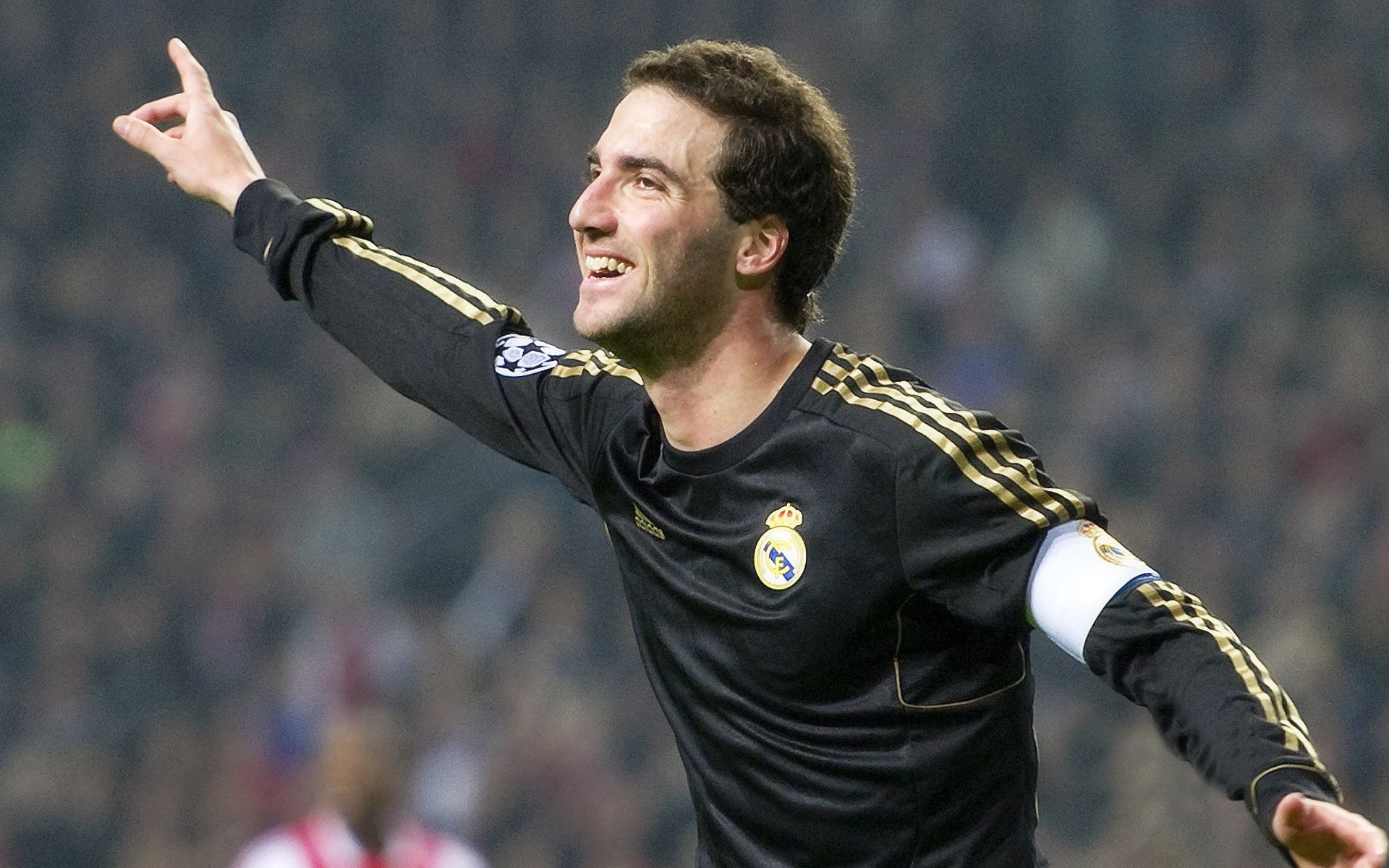 国足攻守平衡策略方案优化，足球攻守