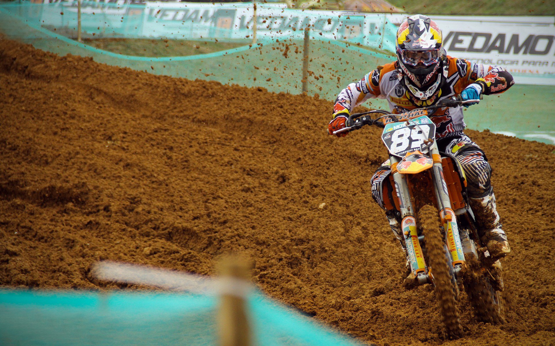 英超比赛中通过语言声调建模识别裁判指令的紧急等级，英超裁判数据